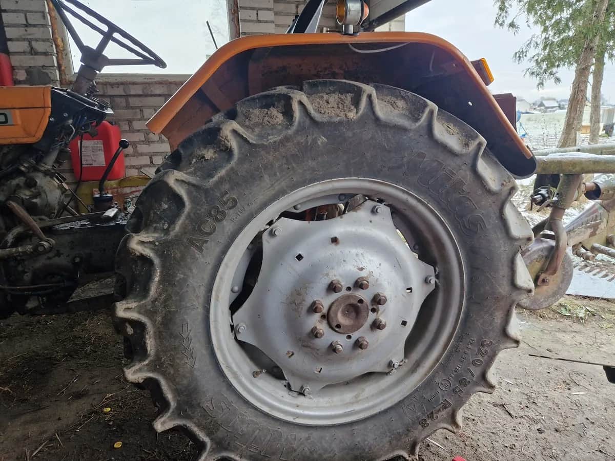 Opony do C-360 na tył: Jak wybrać najlepsze? Poradnik eksperta